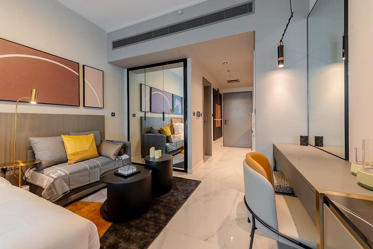 DOWNTOWN PREMIUM STUDIO NEXT TO DUBAI MALL & BURJ