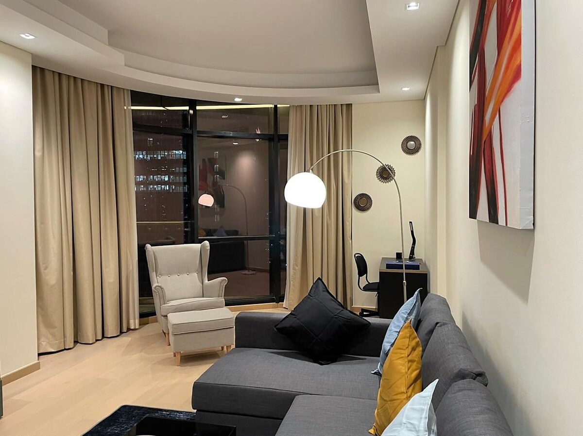 DOWNTOWN BOULEVARD LUXURY APT NEXT TO DUBAI MALL