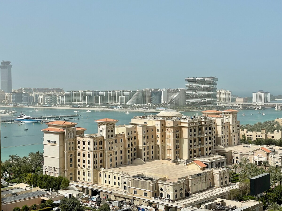 DUBAI MARINA PALMVIEW APT FRONT OF TRAM & BEACH